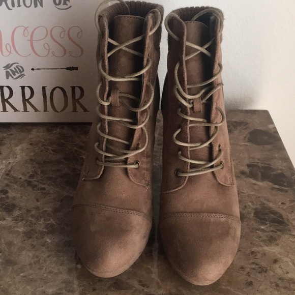 Fashions Nova Suede Lace Up Boots Size 10 - Picture 3 of 4